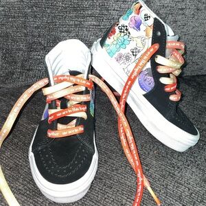 Vans Sk8-Hi Uplift Cultivate Care Floral Black & White Skate Shoes (Kids 10.5)